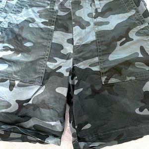 Gap camo shorts